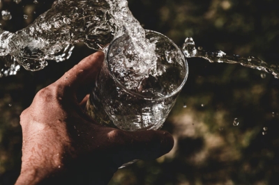 Вода для питья в стакане
