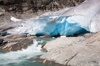 Талая вода из ледника